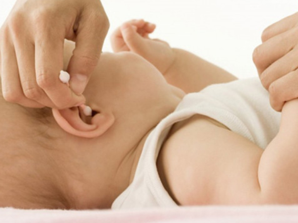 dấu hiệu trẻ sơ sinh bị viêm tai giữa, viêm tai giữa, bệnh viêm tai giữa ở trẻ sơ sinh